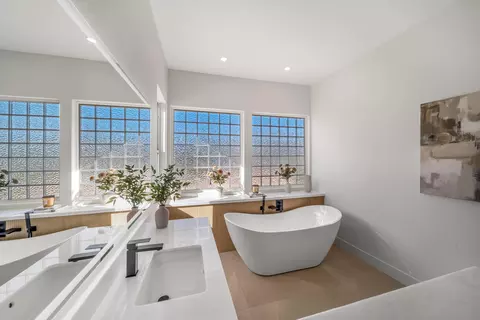 Bath - 80262 Amazon Ave, Indio, CA 92201 photo 6 of 6