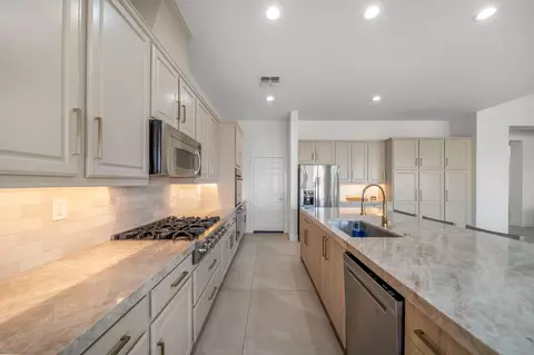 Kitchen - 80262 Amazon Ave, Indio, CA 92201 photo 7 of 8