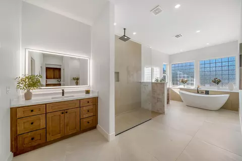 Bath - 80262 Amazon Ave, Indio, CA 92201 photo 4 of 6