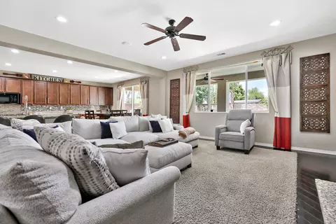 Living - 80076 Bridgeport Dr, Indio, CA 92201 photo 2 of 3