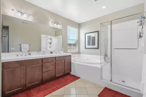 Bath - 80076 Bridgeport Dr, Indio, CA 92201 photo 3 of 4