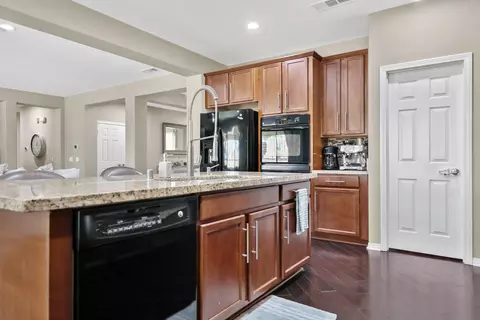 Kitchen - 80076 Bridgeport Dr, Indio, CA 92201 photo 4 of 5