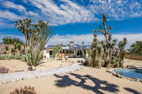 Exterior - 61093 Prescott Trl, Joshua Tree, CA 92252 photo 12 of 18