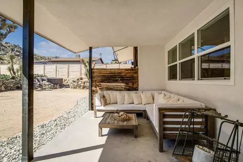 Exterior - 61093 Prescott Trl, Joshua Tree, CA 92252 photo 5 of 18