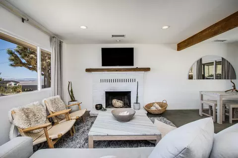 Living - 61093 Prescott Trl, Joshua Tree, CA 92252 photo 2 of 5