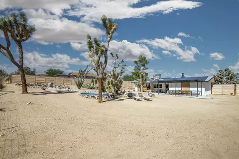 Exterior - 61093 Prescott Trl, Joshua Tree, CA 92252 photo 15 of 18