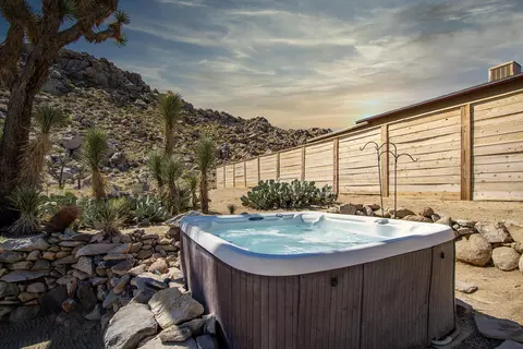 Exterior - 61093 Prescott Trl, Joshua Tree, CA 92252 photo 8 of 18