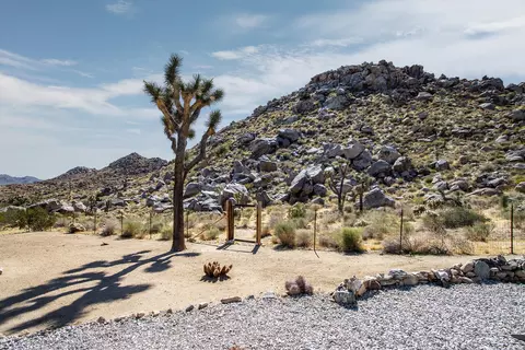 Exterior - 61093 Prescott Trl, Joshua Tree, CA 92252 photo 11 of 18