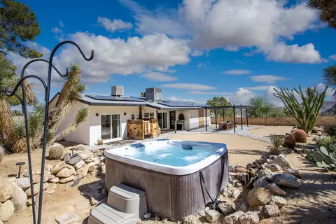 Exterior - 61093 Prescott Trl, Joshua Tree, CA 92252 photo 9 of 18