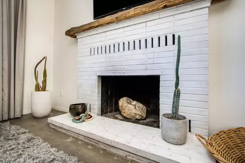 Living - 61093 Prescott Trl, Joshua Tree, CA 92252 photo 5 of 5