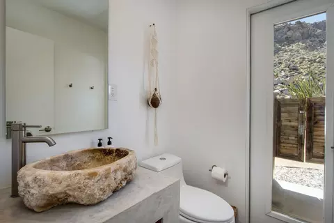 Bath - 61093 Prescott Trl, Joshua Tree, CA 92252 photo 2 of 2