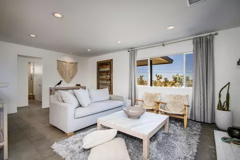 Living - 61093 Prescott Trl, Joshua Tree, CA 92252 photo 3 of 5