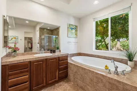 Bath - 48135 Chesapeake Pl, Indio, CA 92201 photo 2 of 6