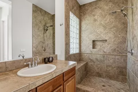 Bath - 48135 Chesapeake Pl, Indio, CA 92201 photo 3 of 6