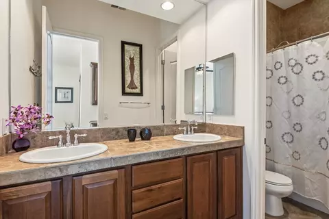 Bath - 48135 Chesapeake Pl, Indio, CA 92201 photo 4 of 6