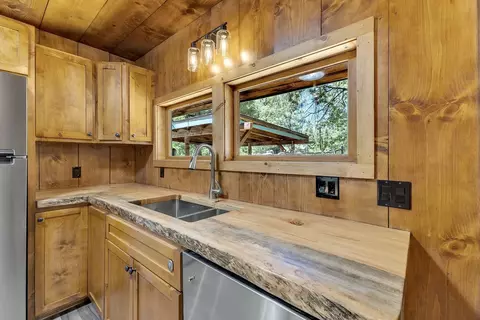 Kitchen - 54730 River Dr, Idyllwild, CA 92549 photo 3 of 5