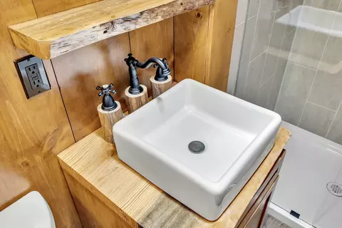 Bath - 54730 River Dr, Idyllwild, CA 92549 photo 2 of 5
