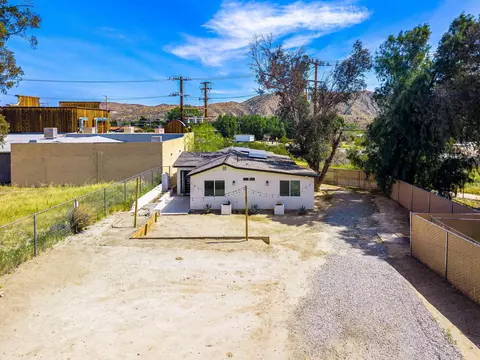 Exterior - 11229 San Jacinto St, Morongo Valley, CA 92256 photo 2 of 10