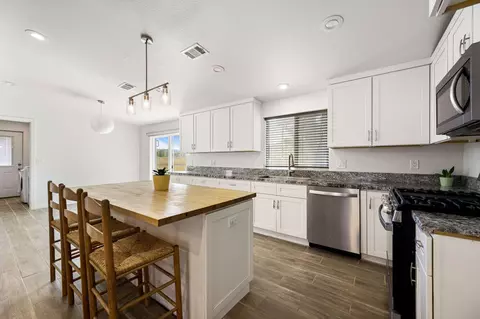Kitchen - 11229 San Jacinto St, Morongo Valley, CA 92256 photo 2 of 4