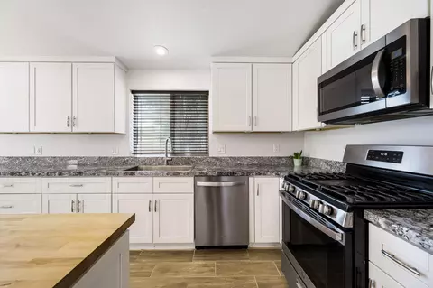 Kitchen - 11229 San Jacinto St, Morongo Valley, CA 92256 photo 3 of 4