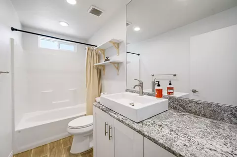 Bath - 11229 San Jacinto St, Morongo Valley, CA 92256 photo 3 of 3