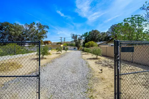 Exterior - 11229 San Jacinto St, Morongo Valley, CA 92256 photo 4 of 10