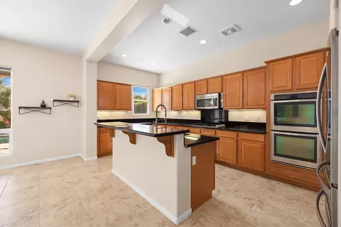 Kitchen - 41252 Gaslight Ave, Bermuda Dunes, CA 92203 photo 4 of 4