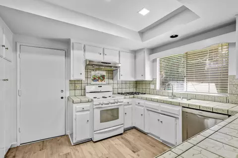 Kitchen - 1315 Barbara Dr, Vista, CA 92084 photo 3 of 4