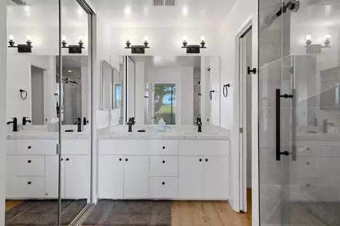 Bath - 54326 Oak Tree, La Quinta, CA 92253 photo 1 of 3