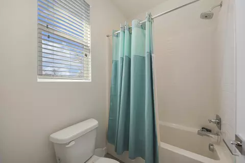 Bath - 40580 Firenze Ct, Indio, CA 92203 photo 4 of 4