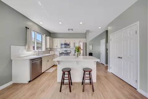 Kitchen - 9564 Arborglen Dr, Rancho Cucamonga, CA 91730 photo 3 of 6