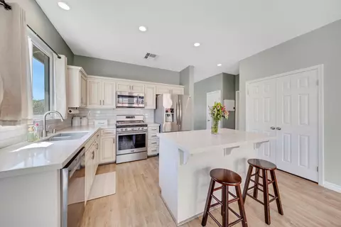 Kitchen - 9564 Arborglen Dr, Rancho Cucamonga, CA 91730 photo 5 of 6