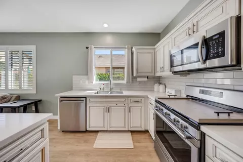 Kitchen - 9564 Arborglen Dr, Rancho Cucamonga, CA 91730 photo 2 of 6