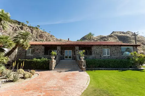 2350 S Araby Dr, Palm Springs, CA 92264