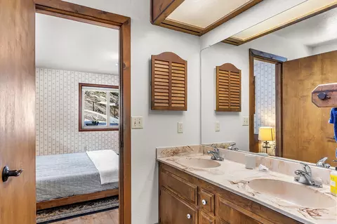 Bath - 54680 Falling Leaf Dr, Idyllwild, CA 92549 photo 3 of 4