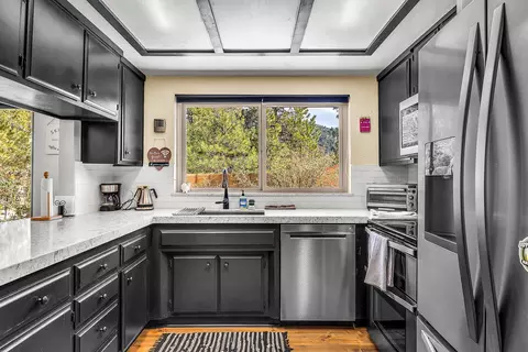 Kitchen - 54680 Falling Leaf Dr, Idyllwild, CA 92549 photo 2 of 6