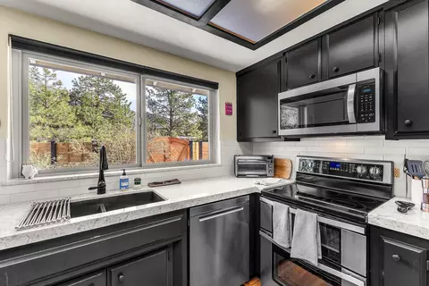 Kitchen - 54680 Falling Leaf Dr, Idyllwild, CA 92549 photo 6 of 6