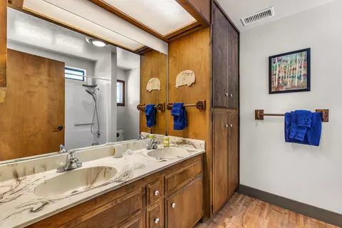 Bath - 54680 Falling Leaf Dr, Idyllwild, CA 92549 photo 1 of 4