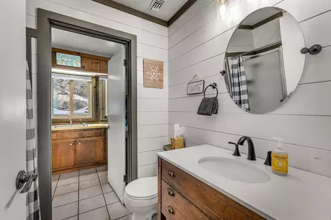 Bath - 54680 Falling Leaf Dr, Idyllwild, CA 92549 photo 4 of 4