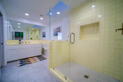 Bath - 3330 Foothill Rd, Carpinteria, CA 93013 photo 7 of 10