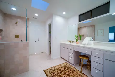 Bath - 3330 Foothill Rd, Carpinteria, CA 93013 photo 4 of 10