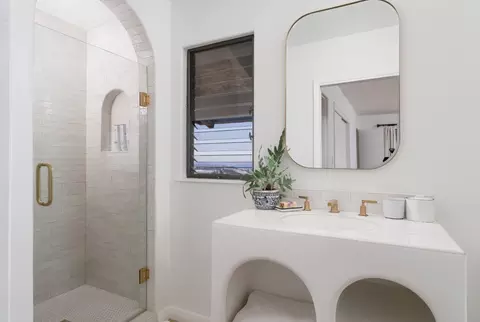 Bath - 3330 Foothill Rd, Carpinteria, CA 93013 photo 2 of 10