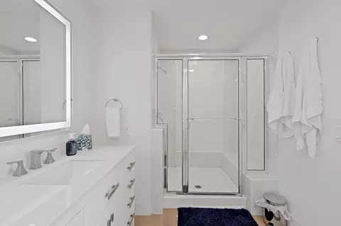 Bath - 80679 Oak Tree, La Quinta, CA 92253 photo 2 of 3