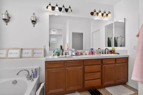 Bath - 37573 Fossdyke St, Indio, CA 92203 photo 3 of 5