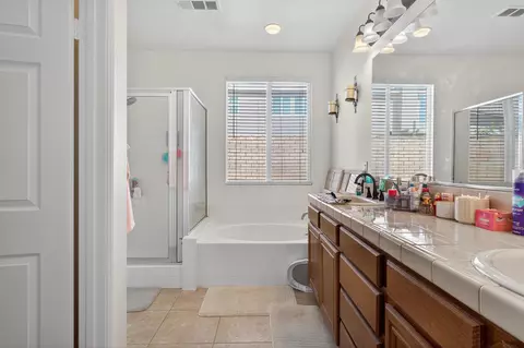 Bath - 37573 Fossdyke St, Indio, CA 92203 photo 4 of 5