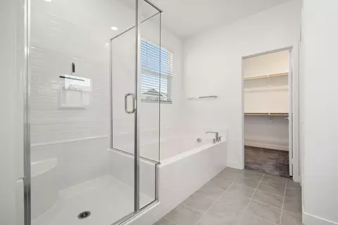 Bath - 76305 Columbia Dr, Palm Desert, CA 92211 photo 2 of 4