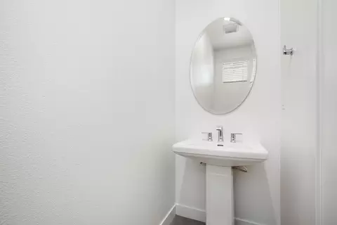 Bath - 76305 Columbia Dr, Palm Desert, CA 92211 photo 1 of 4