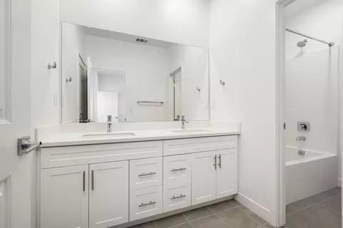 Bath - 76305 Columbia Dr, Palm Desert, CA 92211 photo 4 of 4