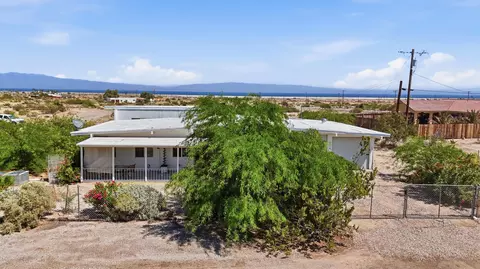 994 Sea Crest Pl, Thermal, CA 92274