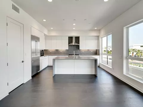 Kitchen - 794 Obsidian Loop E, Palm Springs, CA 92264 photo 2 of 8